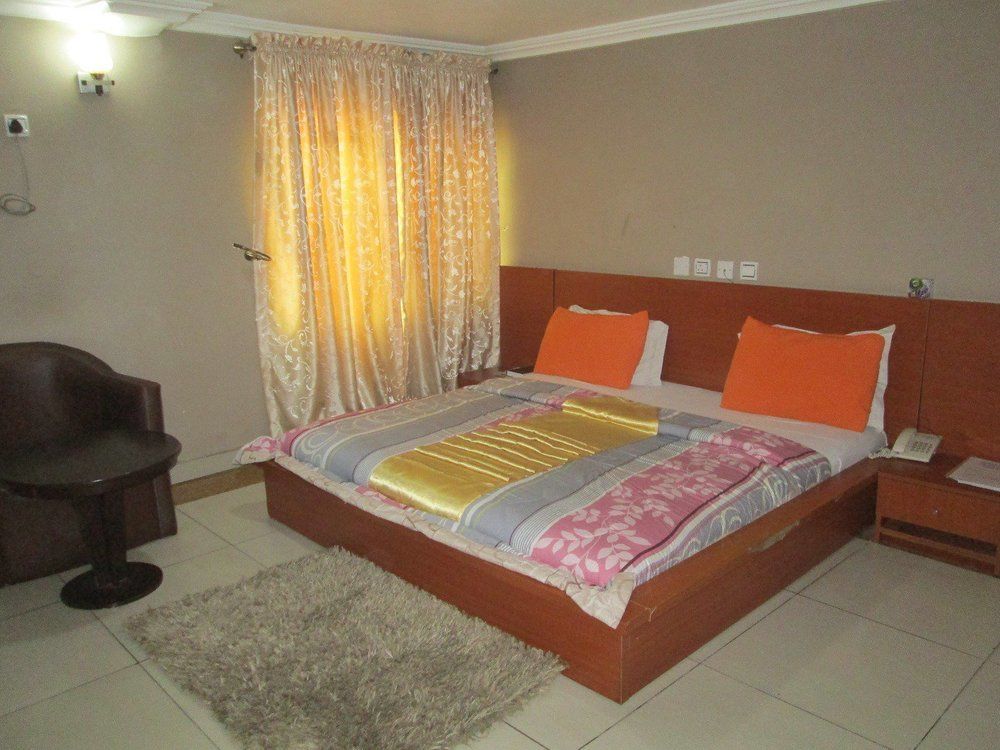 Dublina Suites Festac Town Exterior foto