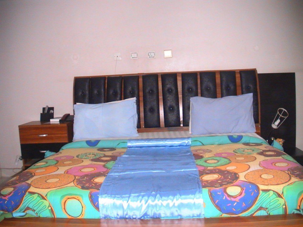 Dublina Suites Festac Town Exterior foto