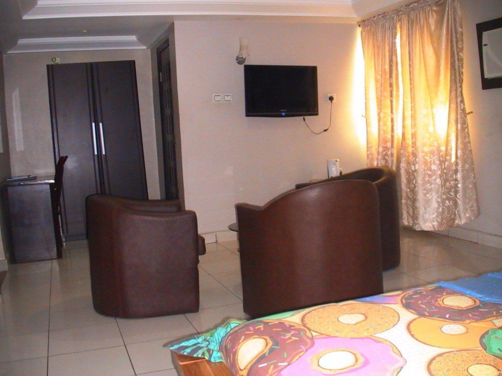 Dublina Suites Festac Town Exterior foto