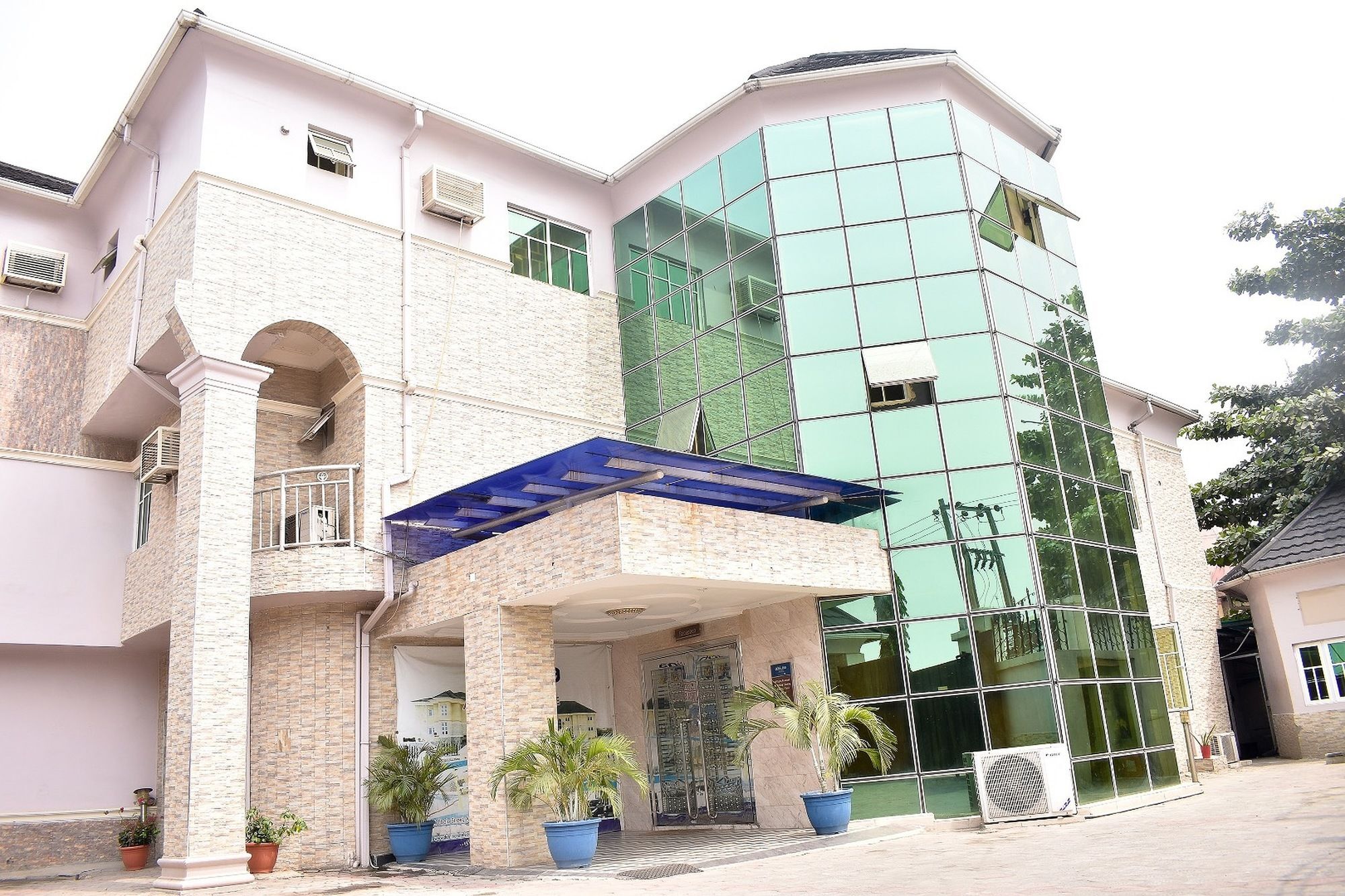 Dublina Suites Festac Town Exterior foto