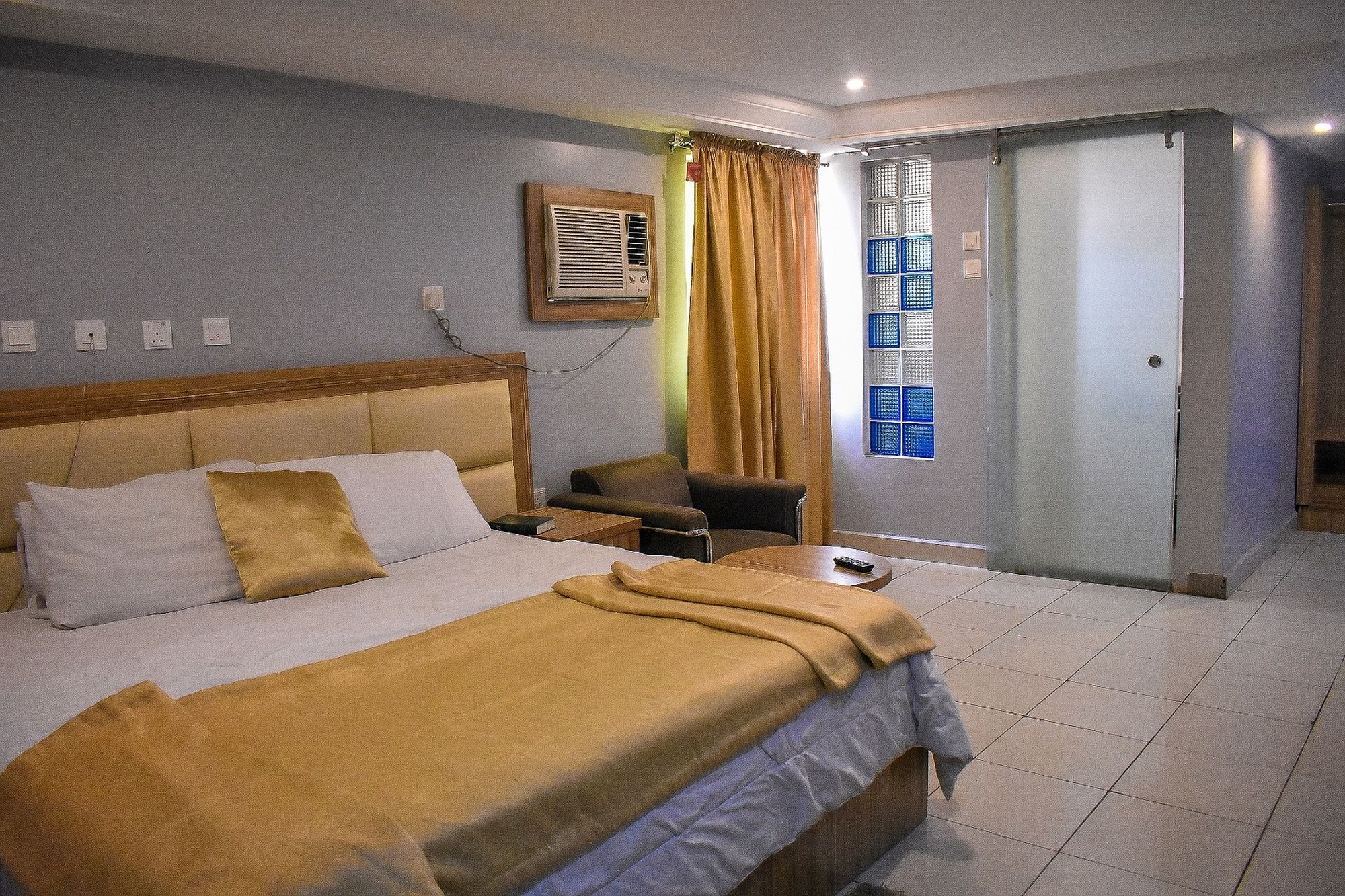 Dublina Suites Festac Town Exterior foto